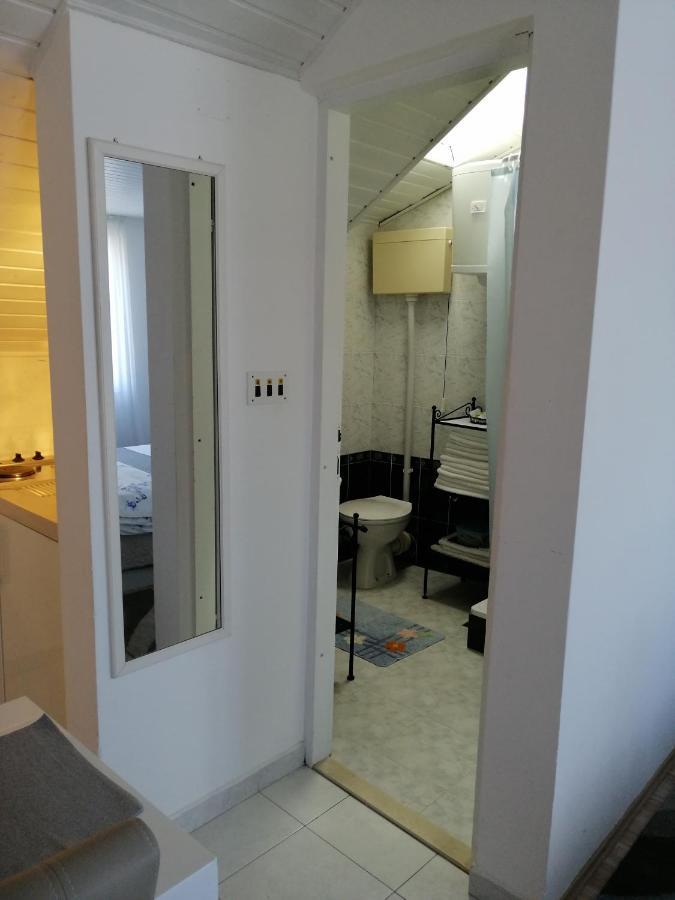 Studio Apartments Kuljis Vis Exterior foto
